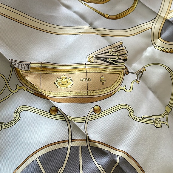 Authentic Hermes "Springs" Carre 90 Silk Scarf Grey EUC🩶💛 with snag - Picture 7 of 13